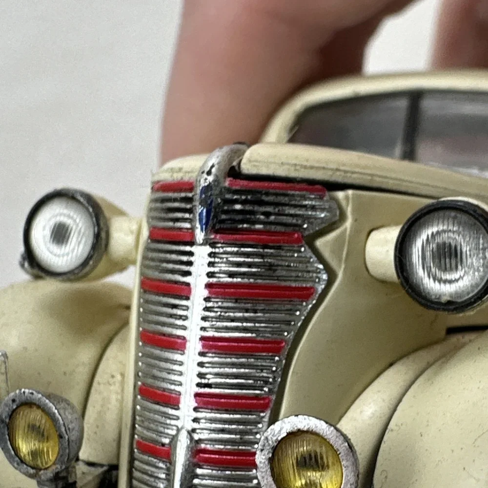 1938 Chevrolet Master Deluxe Business Coupe National Motor Museum 1:32 Cream